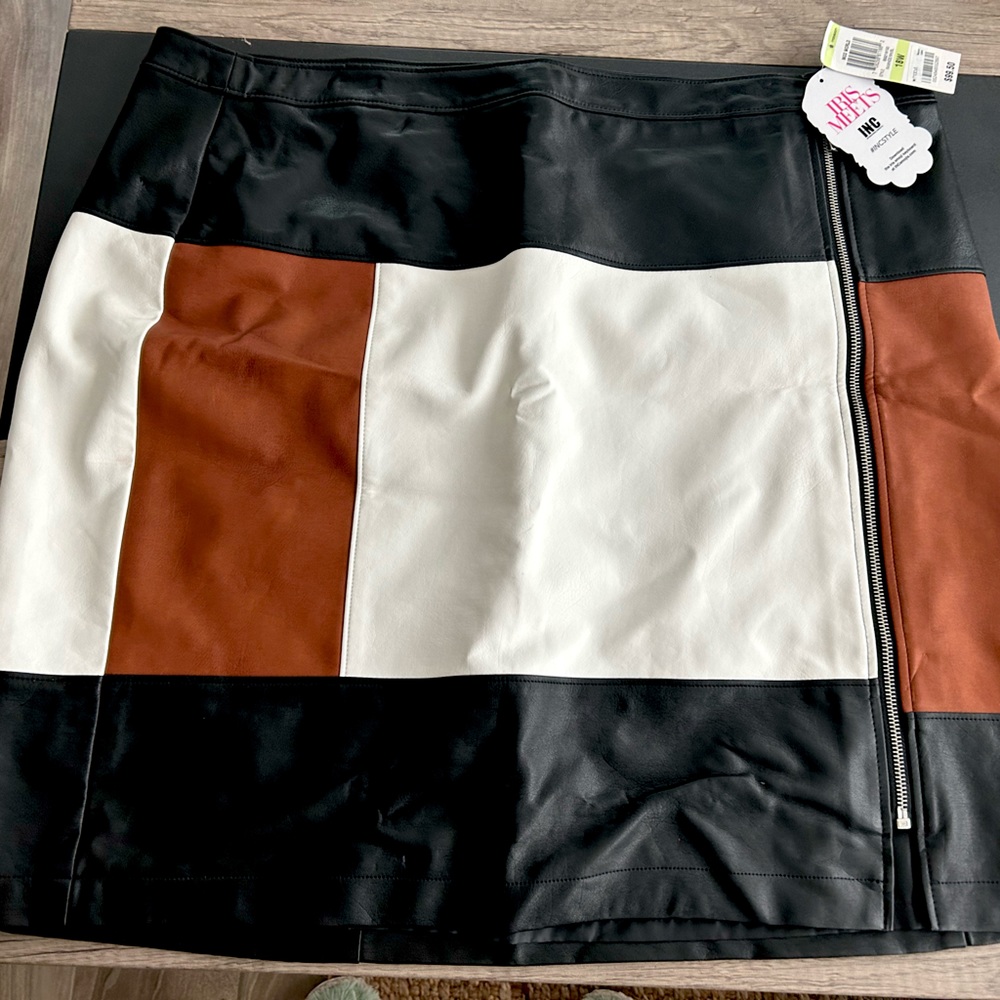 Block leather skirt